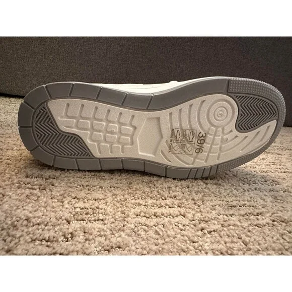 PrettyLittleThing White Contrast Sole Chunky Platform Trainers US Size 8 NWT - Picture 6 of 7